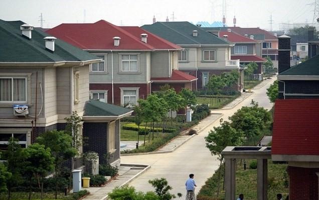 Ngắm ng&ocirc;i l&agrave;ng gi&agrave;u c&oacute; nhất Trung Quốc - Ảnh 3.