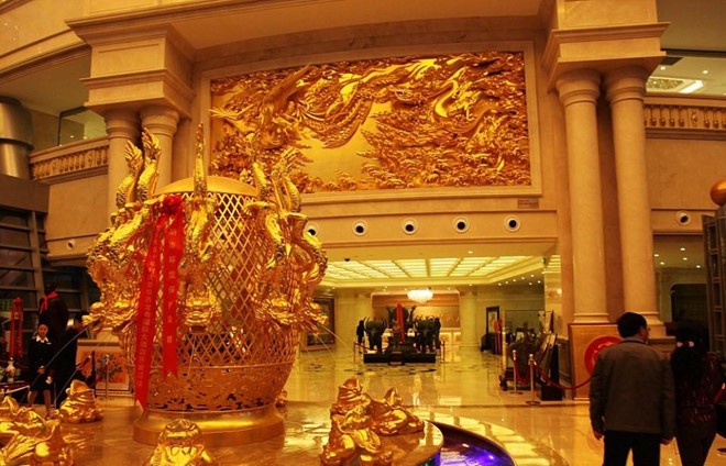 Ngắm ng&ocirc;i l&agrave;ng gi&agrave;u c&oacute; nhất Trung Quốc - Ảnh 7.