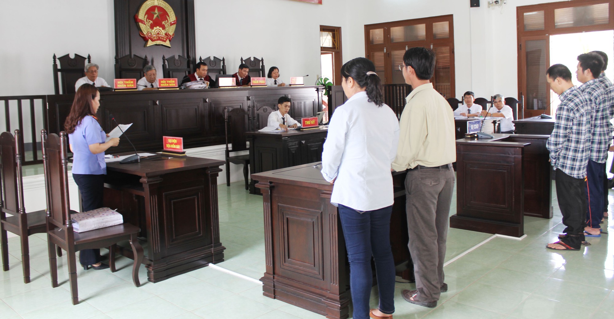 3 t&ecirc;n cướp tiệm v&agrave;ng t&aacute;o tợn ở Ph&uacute; Y&ecirc;n l&atilde;nh &aacute;n - Ảnh 2.