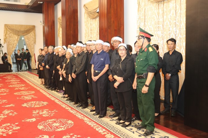 TP HCM tổ chức lễ viếng nguy&ecirc;n Chủ tịch nước L&ecirc; Đức Anh - Ảnh 9.
