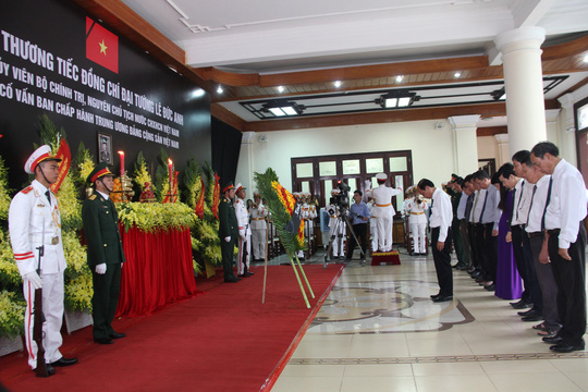 Toàn cảnh lễ viếng nguyên Chủ tịch nước Lê Đức Anh tại quê nhà và Quân khu 9