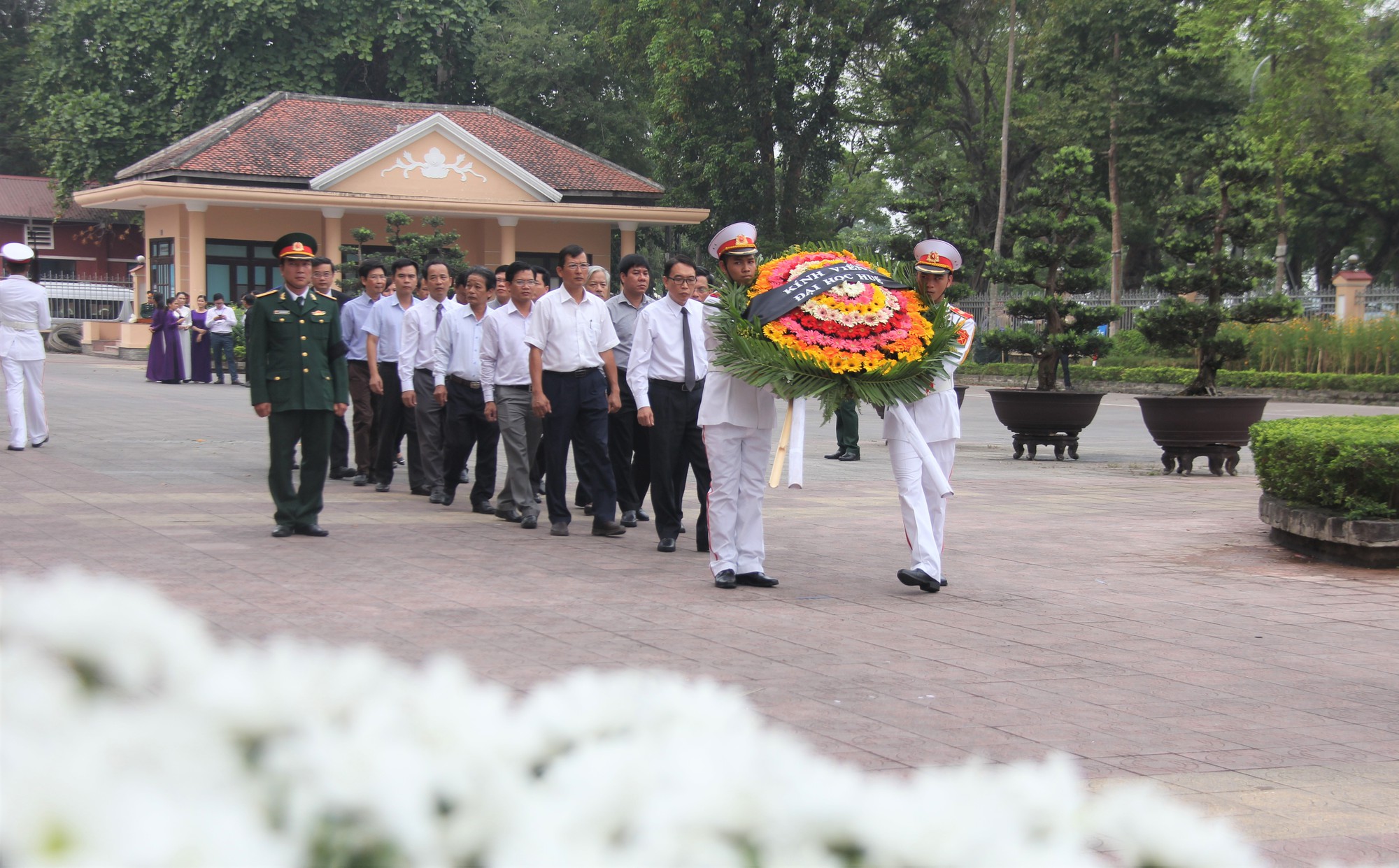 Toàn cảnh lễ viếng nguyên Chủ tịch nước Lê Đức Anh tại quê nhà và Quân khu 9 - Ảnh 11.
