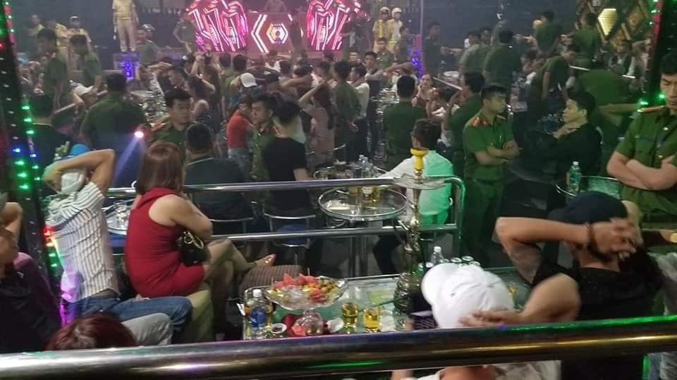Công an kiểm tra quán bar, phát hiện 80 người "phê" ma túy