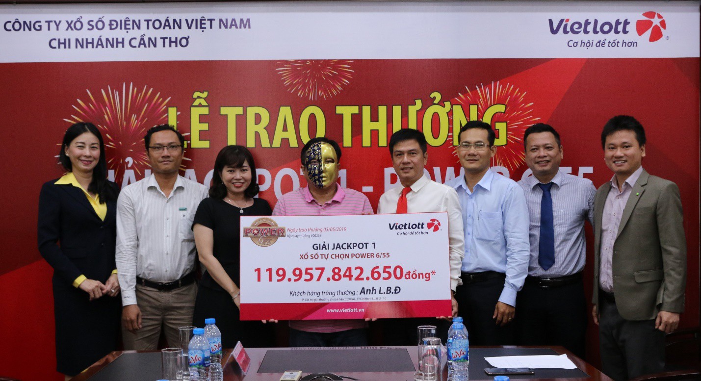 "Đại gia" thủy sản Cà Mau lãnh giải Vietlott gần 120 tỉ đồng