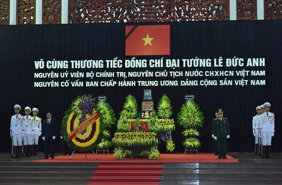 Linh cữu nguy&ecirc;n Chủ tịch nước L&ecirc; Đức Anh được đưa v&agrave;o TP HCM như thế n&agrave;o? - Ảnh 1.