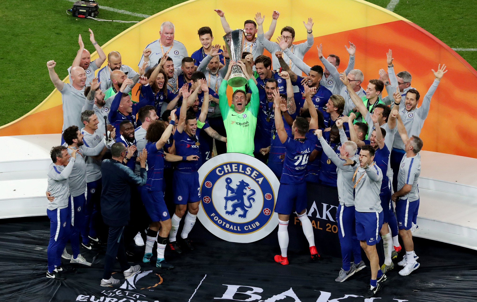 Arsenal đau đớn bởi m&agrave;n kịch x&agrave;o x&aacute;o nội bộ của Chelsea - Ảnh 1.