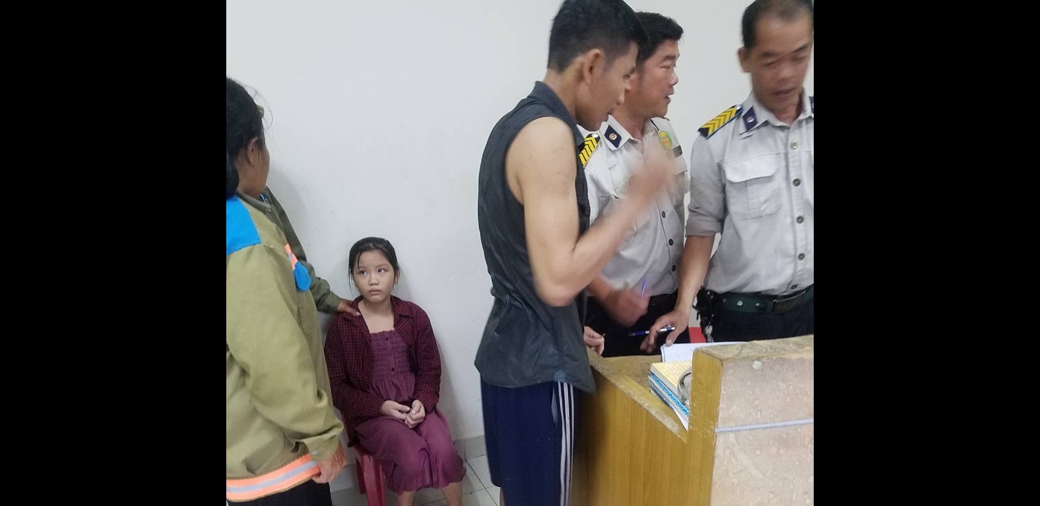 B&igrave;nh Dương: Mưa lớn, cha &ocirc;m con g&aacute;i k&ecirc;u cứu dưới cống - Ảnh 2.