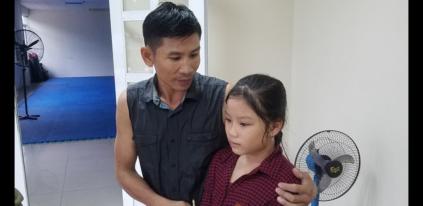B&igrave;nh Dương: Mưa lớn, cha &ocirc;m con g&aacute;i k&ecirc;u cứu dưới cống - Ảnh 3.