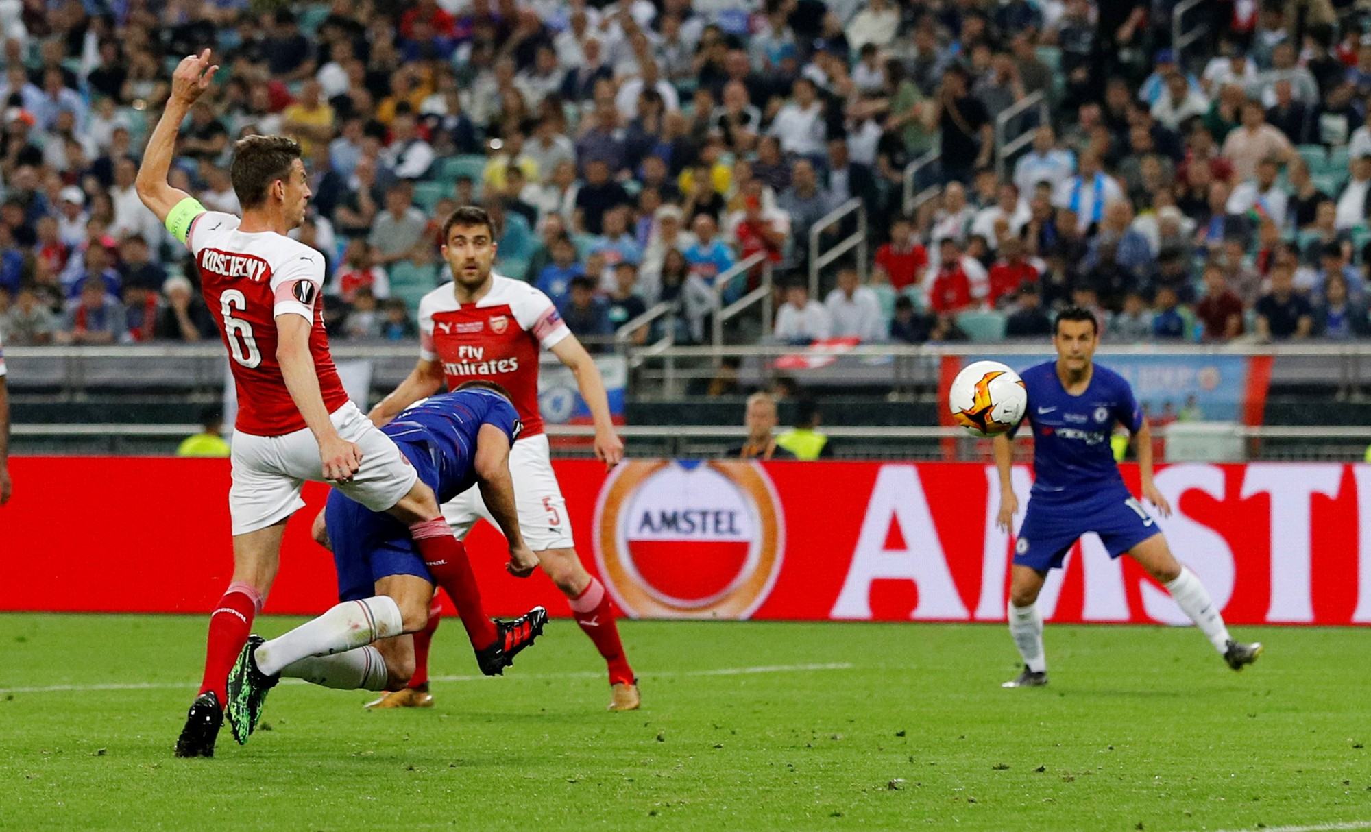 Ph&aacute;o tịt ng&ograve;i ở Baku, Chelsea đăng quang Europa League - Ảnh 4.