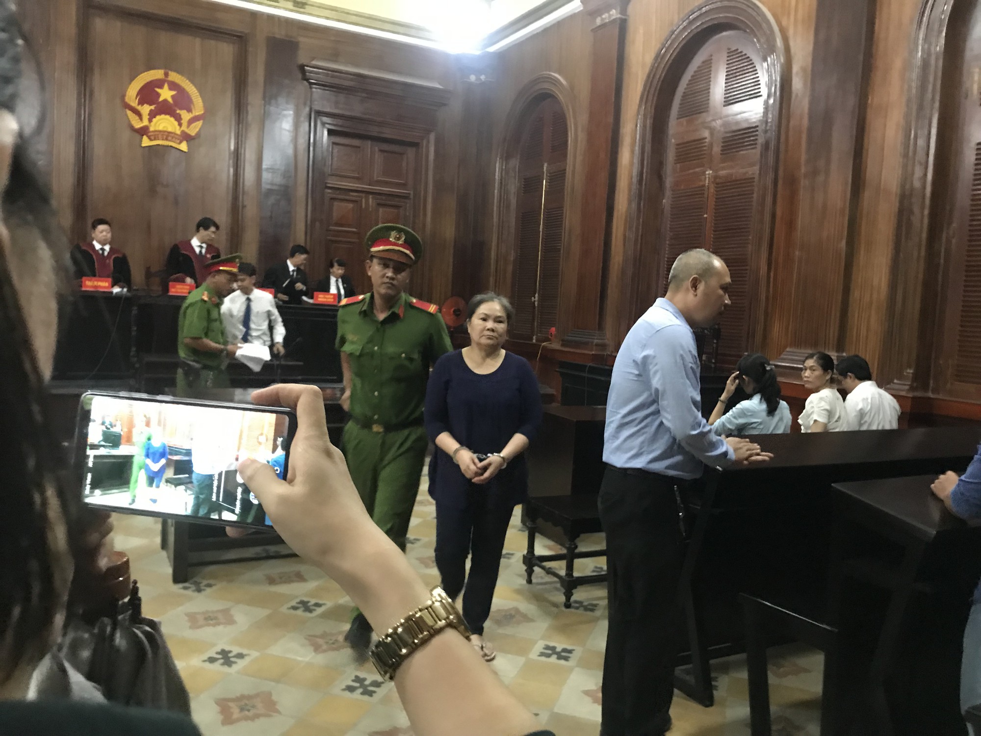 Vụ tham ô quỹ xóa đói giảm nghèo ở TP HCM: Nhiều cán bộ khó thoát liên can