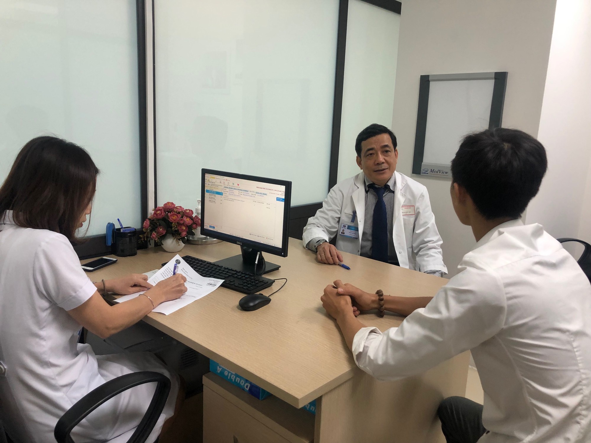 Hơn 80% người bệnh hài lòng khi đến bệnh viện - Ảnh 1.