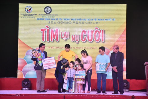 Tìm lại nụ cười cho trẻ kém may mắn
