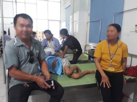 Công an viên thừa nhận còng tay, đánh đập bé gái 12 tuổi thiểu năng trí tuệ - Ảnh 1.