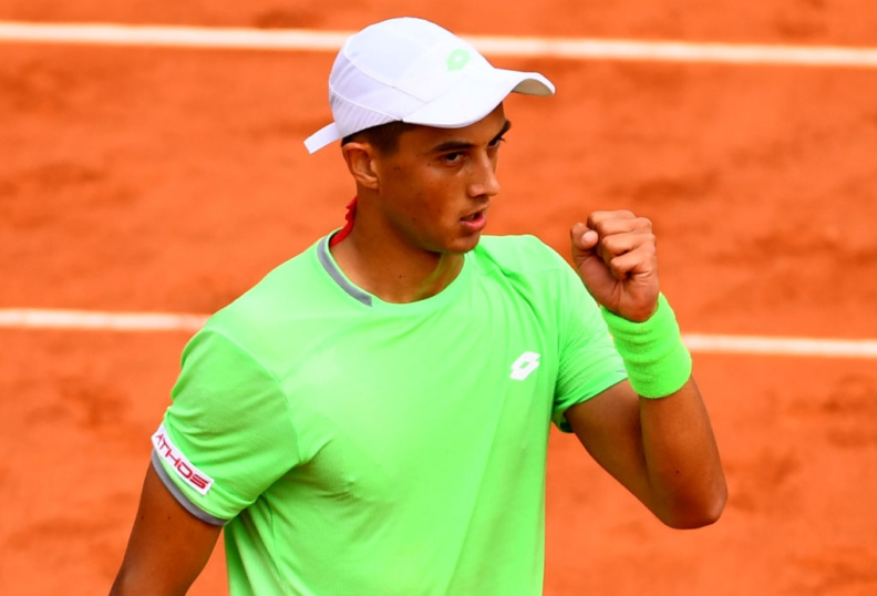 Tay vợt Việt kiều vào vòng 3 Roland Garros sau khi hạ gục Verdasco