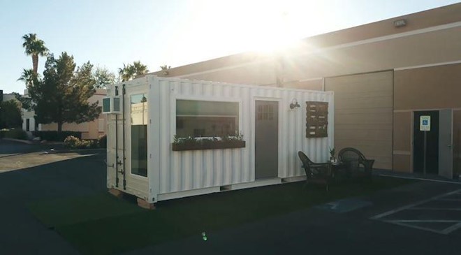 Biến container cũ thành căn nhà 15 m2 đủ tiện nghi