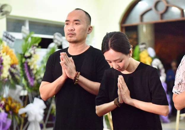 Chùm ảnh: Đồng nghiệp xót xa tiễn biệt nghệ sĩ Lê Bình - Ảnh 5.