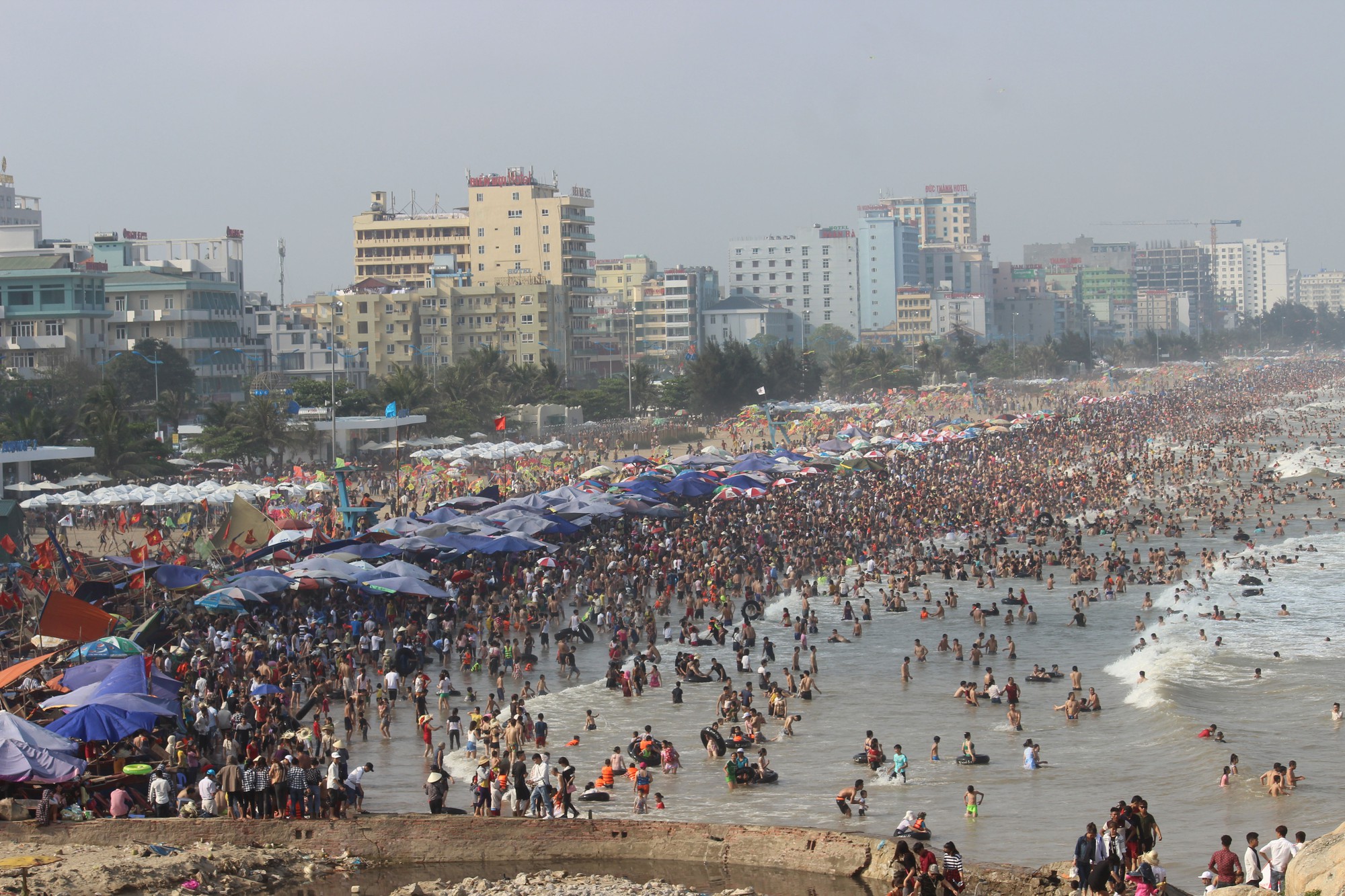 Biển Bắc Trung Bộ hút khách