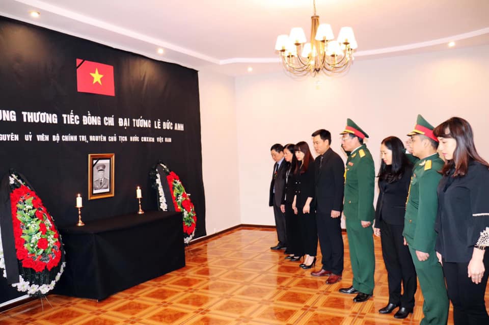 L&atilde;nh đạo, đại diện ngoại giao viếng nguy&ecirc;n Chủ tịch nước L&ecirc; Đức Anh ở nước ngo&agrave;i - Ảnh 8.