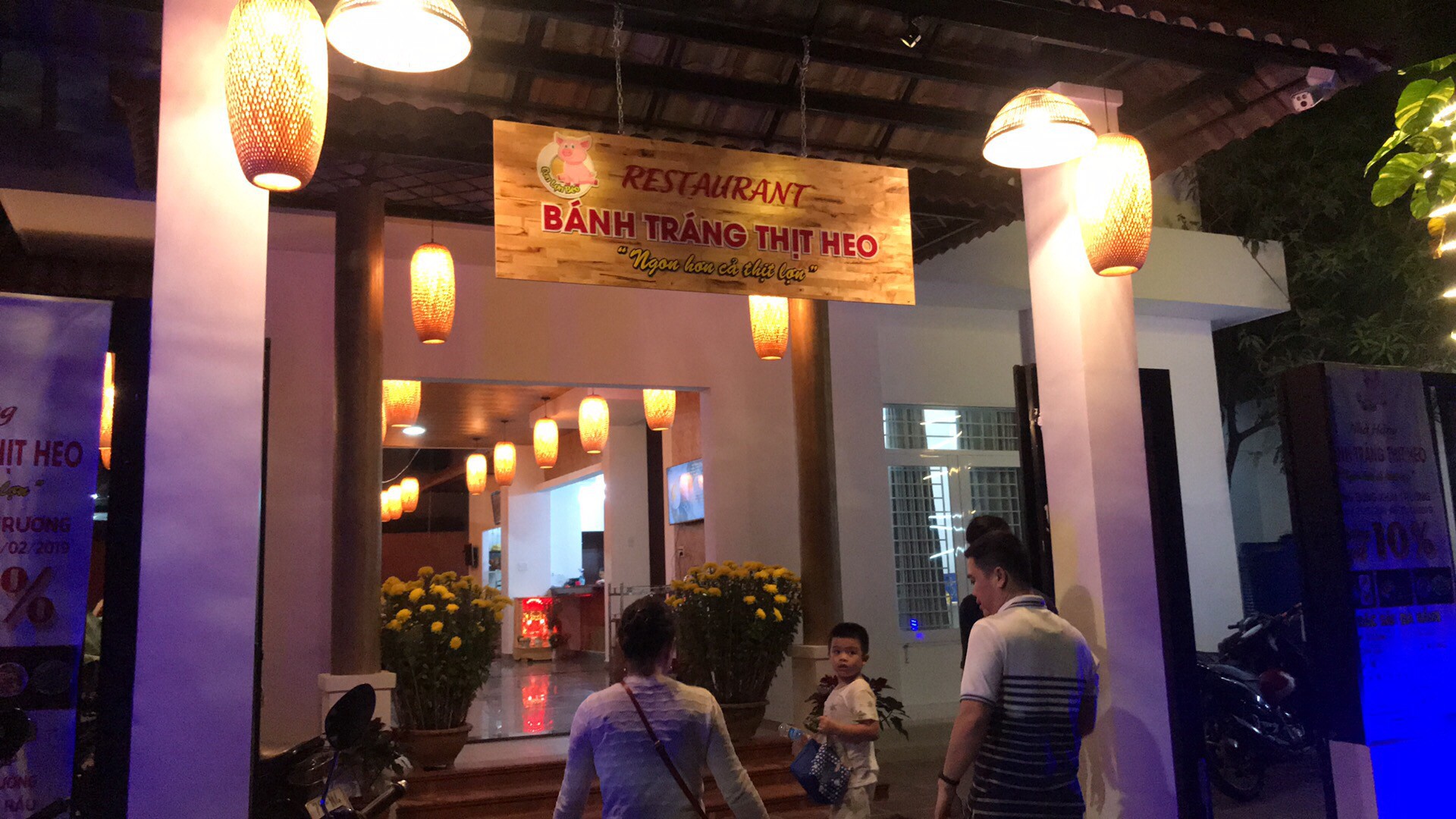 B&aacute;nh tr&aacute;ng cuốn thịt heo 2 đầu da, phong vị lạ ở phố biển Nha Trang - Ảnh 4.