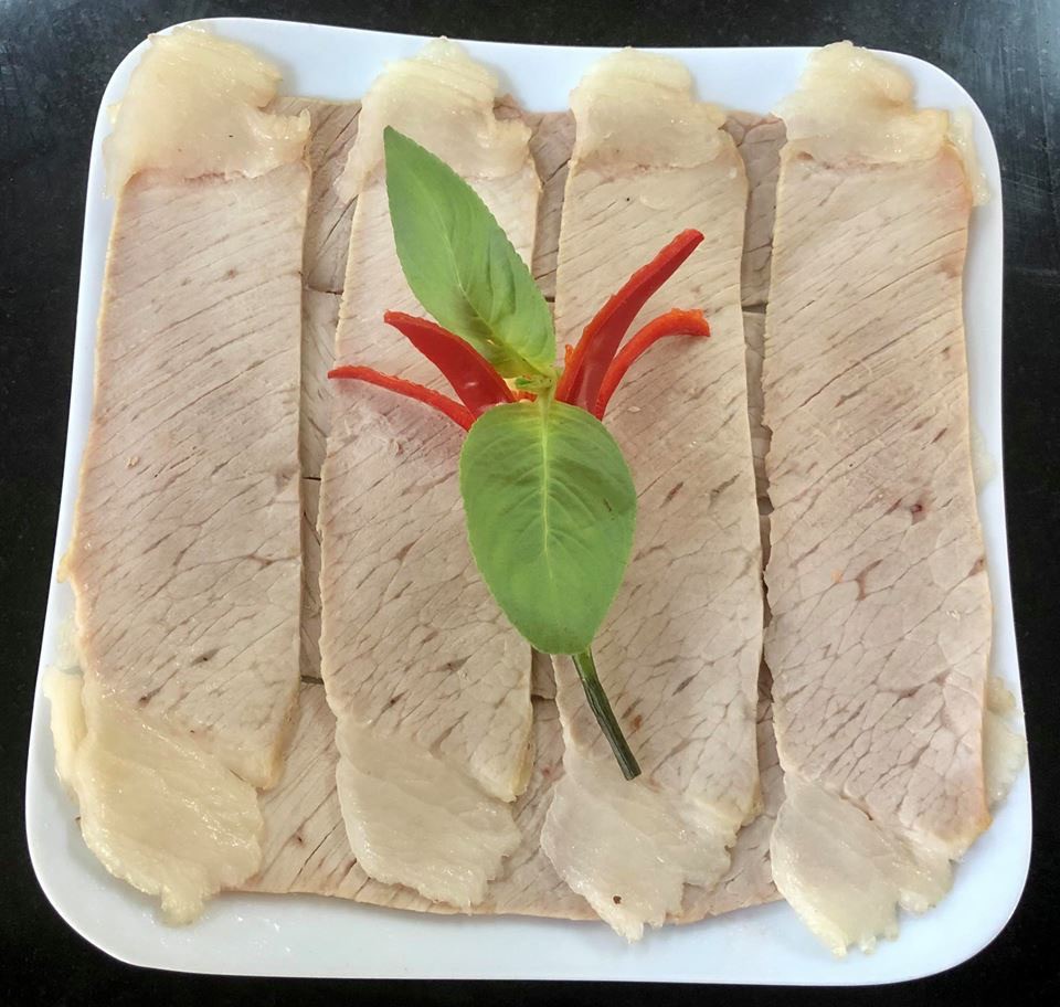 B&aacute;nh tr&aacute;ng cuốn thịt heo 2 đầu da, phong vị lạ ở phố biển Nha Trang - Ảnh 1.