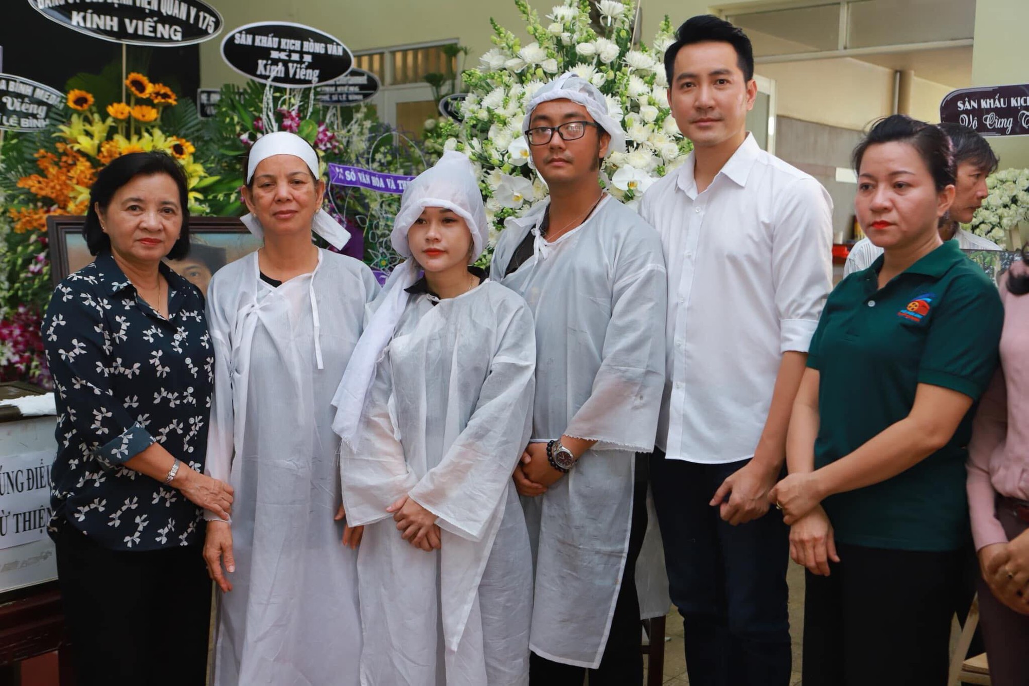Đồng nghiệp và khán giả tiếc thương nghệ sĩ Lê Bình