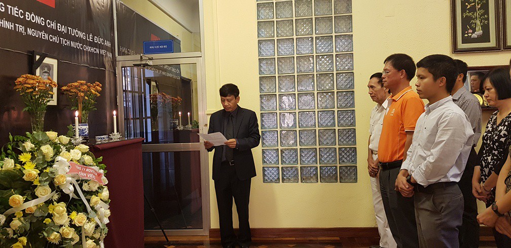 L&atilde;nh đạo, đại diện ngoại giao viếng nguy&ecirc;n Chủ tịch nước L&ecirc; Đức Anh ở nước ngo&agrave;i - Ảnh 1.