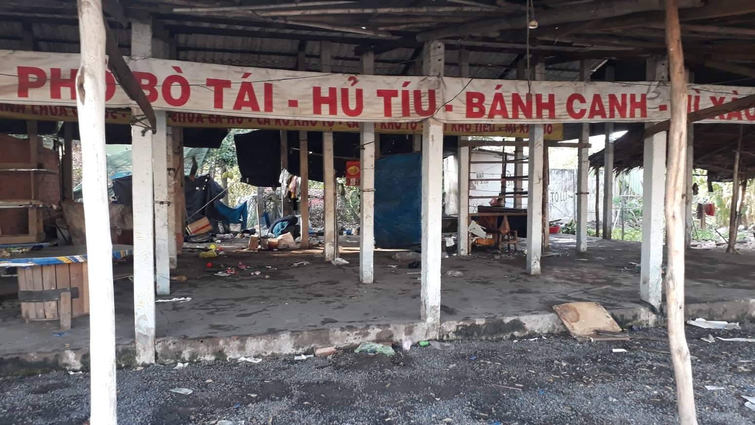 Long An: Đánh khách chảy máu đầu là anh, em ruột chủ quán ăn "chặt chém"