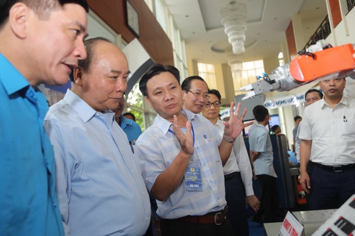 Thủ tướng gặp gỡ công nhân lao động kỹ thuật cao: 43 kiến nghị rất "nặng ký"!