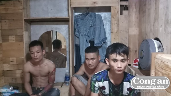 B&iacute; mật trong căn nh&agrave; gỗ ph&iacute;a sau nh&agrave; thờ tộc ở TX Điện B&agrave;n - Ảnh 1.