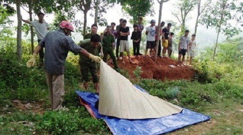 Liên tiếp phát hiện thi thể 2 người đàn ông ở bìa rừng - Ảnh 1.