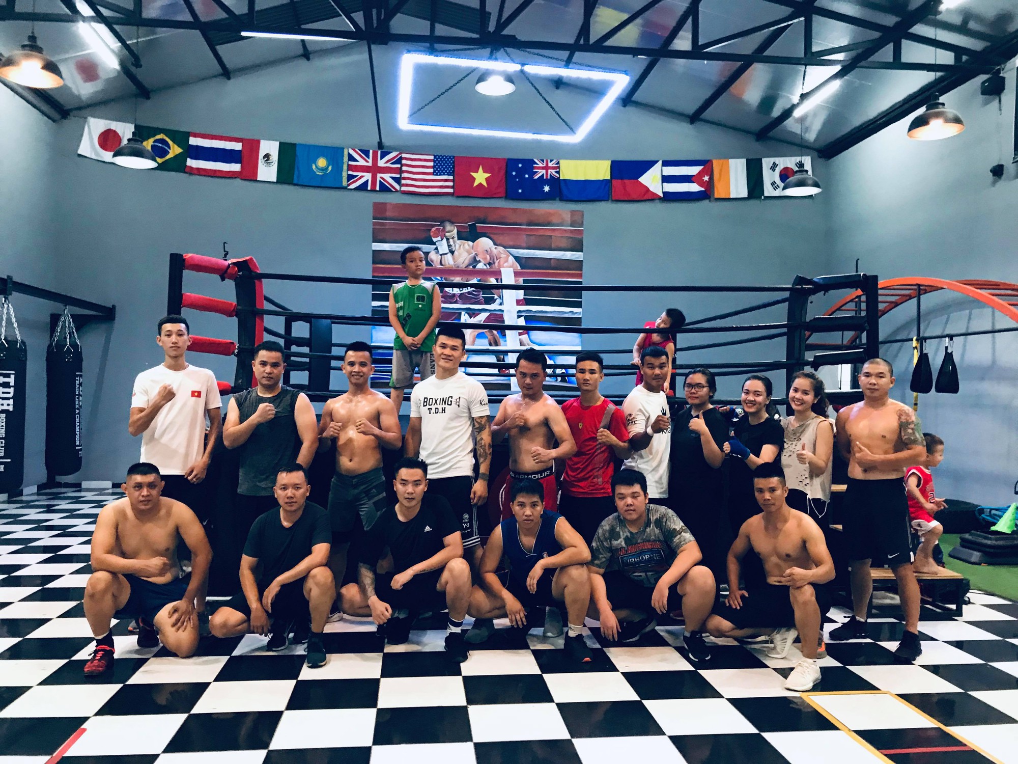 Nam vương boxing Việt mệt mỏi chờ đấu với v&otilde; sư Flores - Ảnh 3.