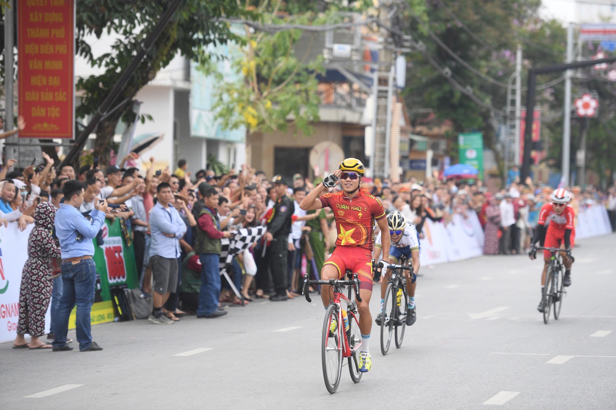 Mirsamad Pourseyed  đoạt &Aacute;o v&agrave;ng chung cuộc  - Ảnh 1.