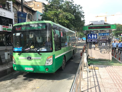 B&iacute; ẩn vụ ch&aacute;y rụi kho t&agrave;i liệu xe bu&yacute;t - Ảnh 1.
