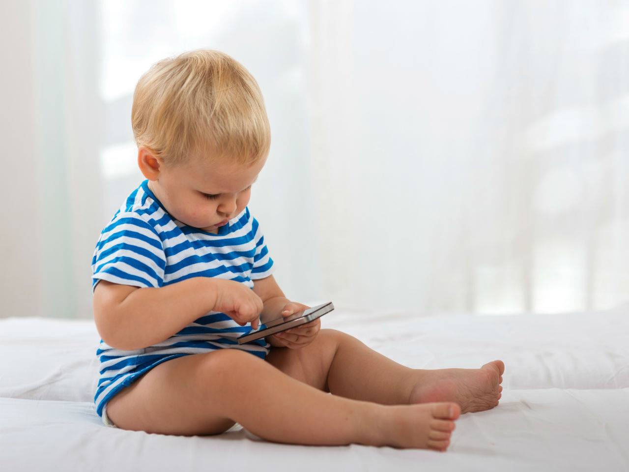Cai smartphone cho b&eacute; như thế n&agrave;o? - Ảnh 1.