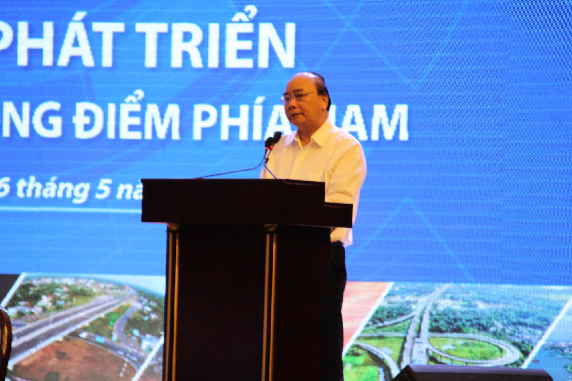Thủ tướng chủ tr&igrave; hội nghị ph&aacute;t triển V&ugrave;ng kinh tế trọng điểm ph&iacute;a Nam - Ảnh 1.