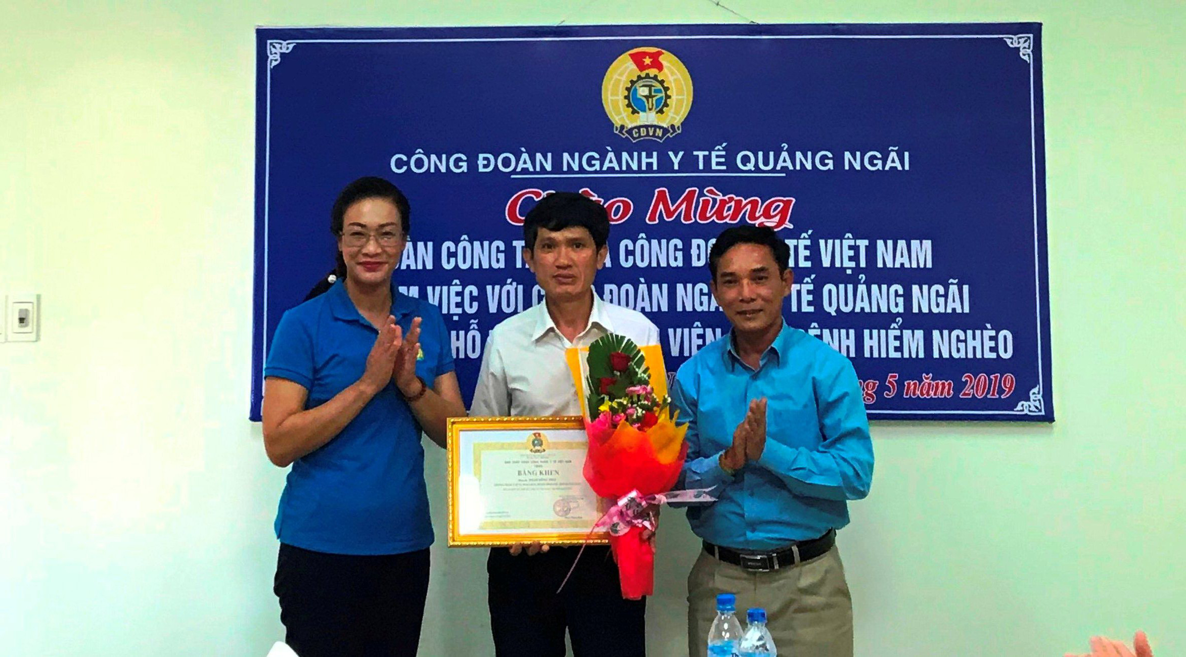 Khen thưởng bác sĩ 26 năm nuôi người tâm thần