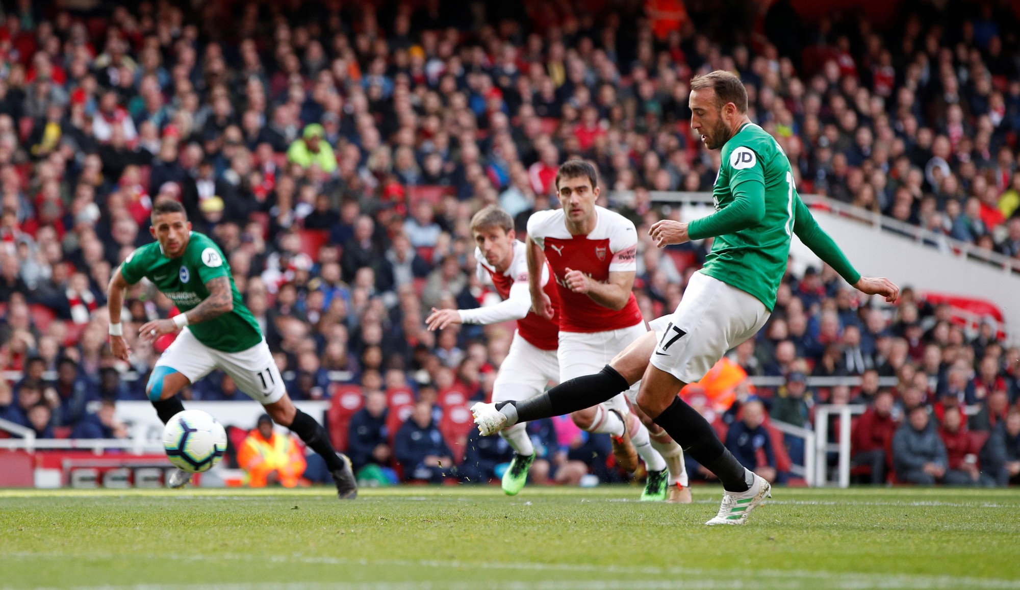 Man United bị đội rớt hạng đ&aacute; văng xuống... Europa League - Ảnh 10.