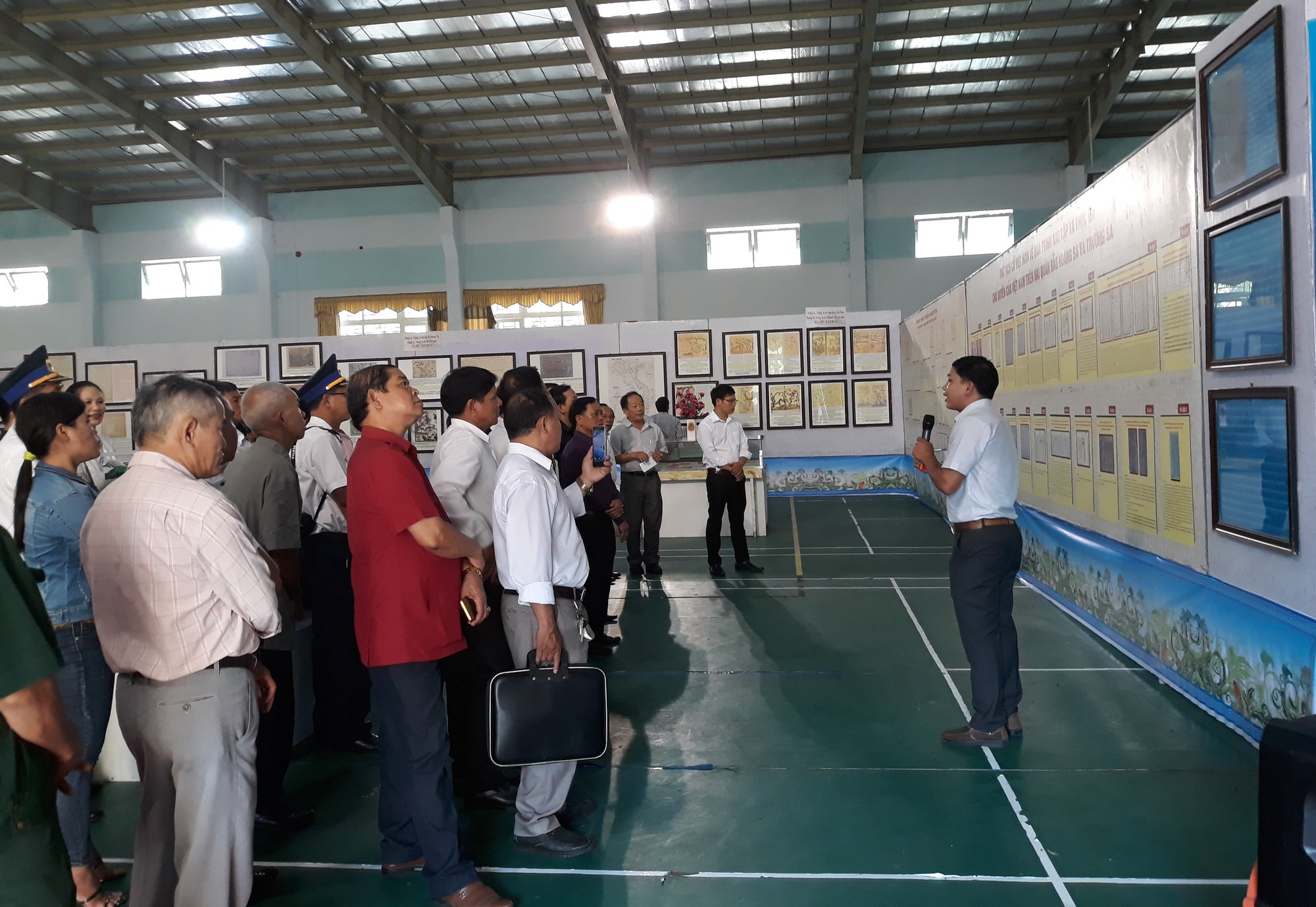 Triển lãm bản đồ khẳng định chủ quyền Hoàng Sa, Trường Sa của Việt Nam - Ảnh 2.