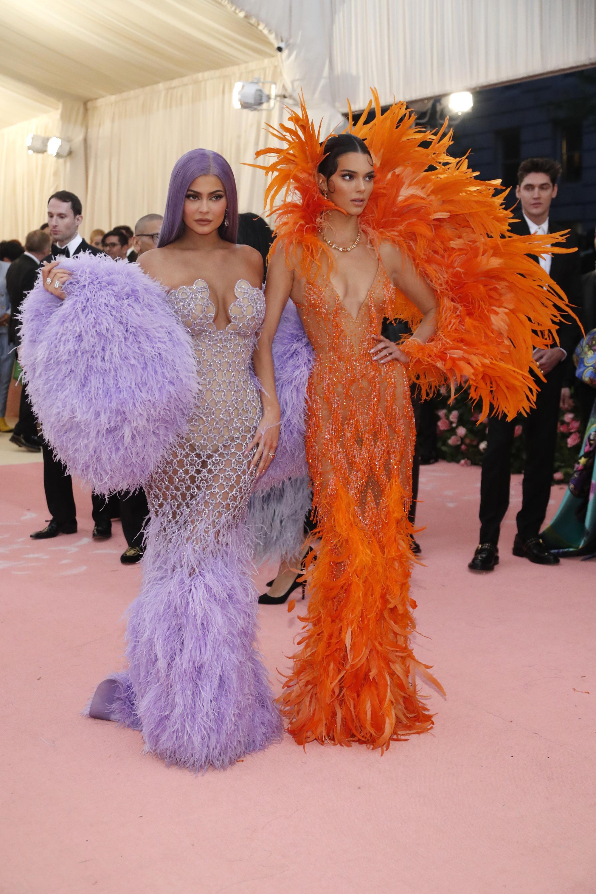 Lady Gaga khoe nội y, Katy Perry hóa đèn chùm - Ảnh 18.
