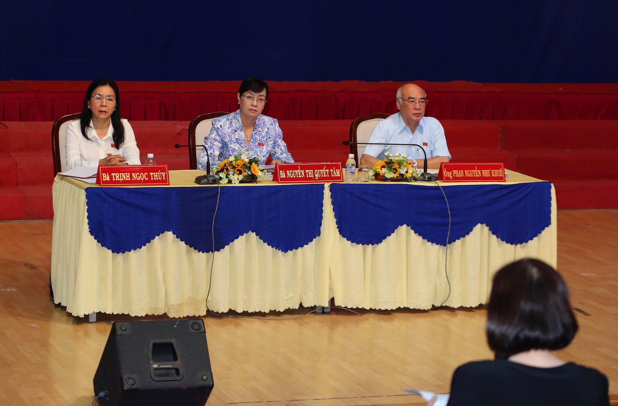 Nguy&ecirc;n Chủ tịch HĐND TP HCM Nguyễn Thị Quyết T&acirc;m tiếp x&uacute;c cử tri quận 2 - Ảnh 1.