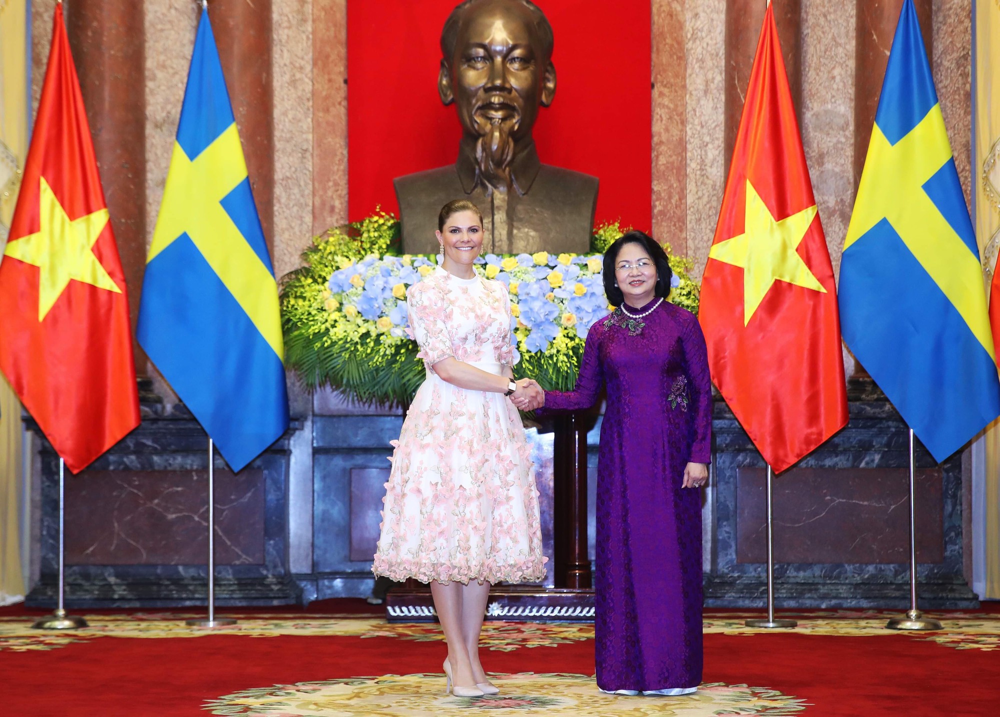 Tổng Bí thư, Chủ tịch nước mời Quốc vương và Hoàng hậu Thụy Điển thăm Việt Nam