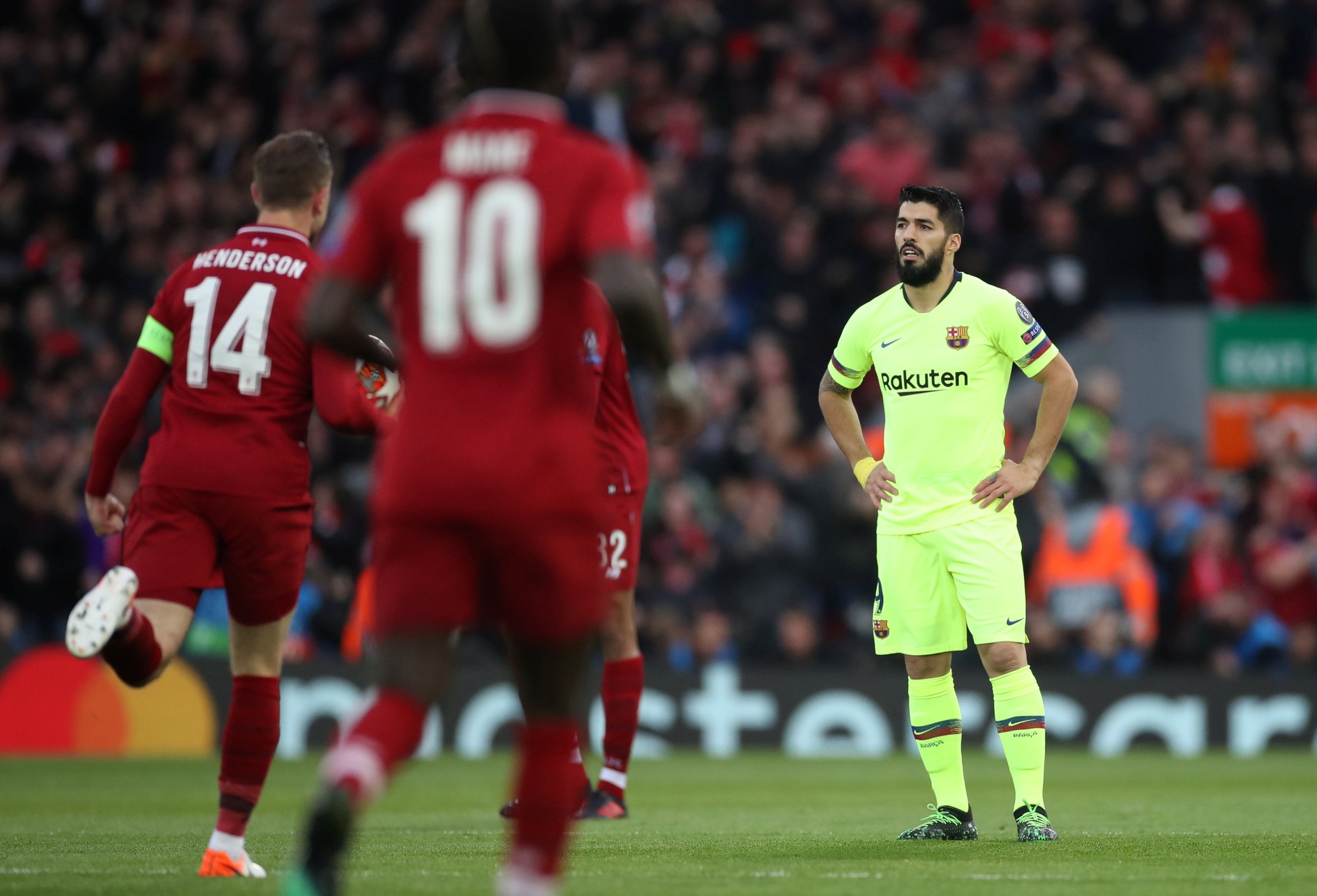 Luis Suarez: Barcelona đ&aacute;ng xấu hổ v&igrave; lặp lại sai lầm tương tự - Ảnh 2.