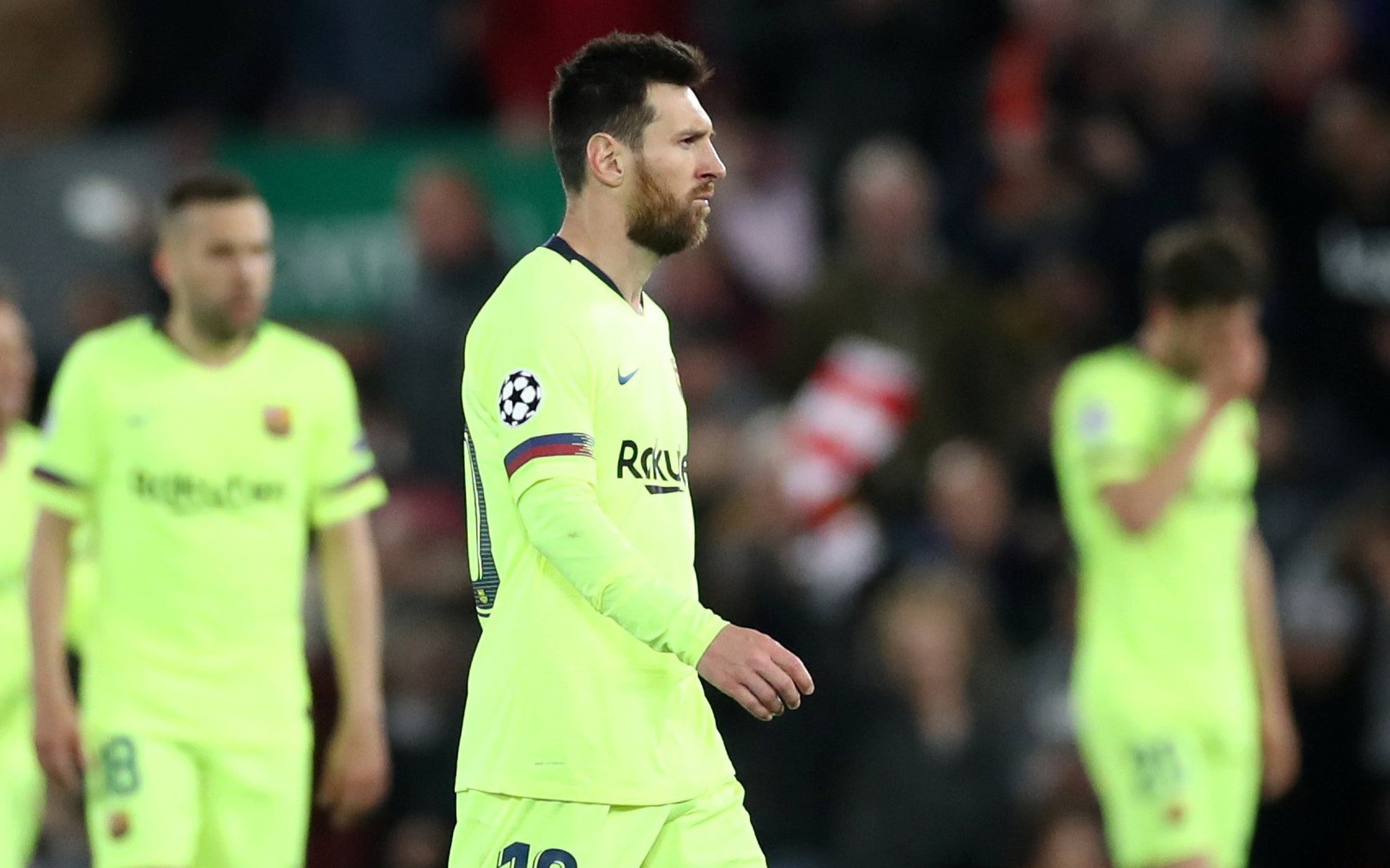 Messi cự "fan" nhà và dân mạng trách tội Dembele