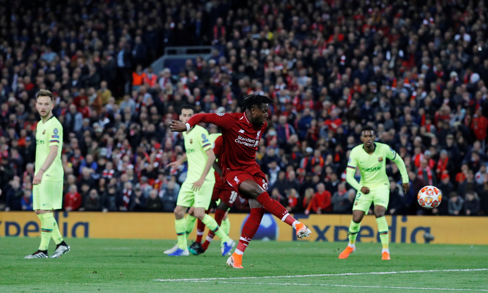 Kẻ đóng thế tiếp tục đưa Liverpool bay cao - Ảnh 2.