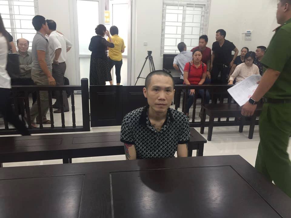 Nghi ngoại t&igrave;nh, chồng l&aacute;i xe m&aacute;y t&ocirc;ng thẳng v&agrave;o người khiến vợ tử vong - Ảnh 1.