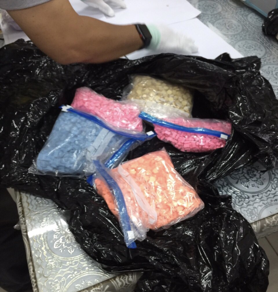 Chuyển 7,4 kg ma túy từ châu Âu về Việt Nam qua... quà biếu gấu bông