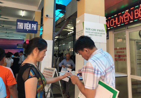 Bộ Y tế: Chưa tăng giá dịch vụ y tế, không thu tiền người nhà thăm nuôi bệnh nhân - Ảnh 1.