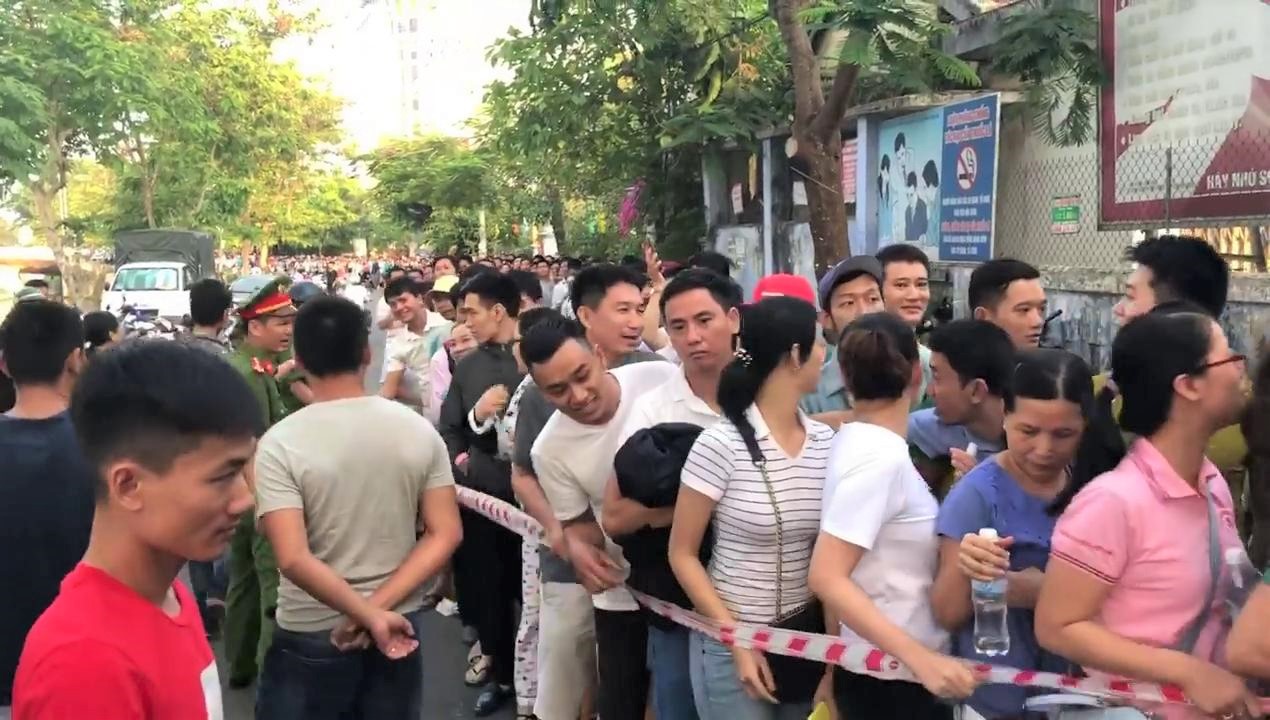 Ngành y tế tỉnh Thừa Thiên – Huế lên tiếng việc để người dân phải "rồng rắn" đăng ký tiêm vắc – xin dịch vụ