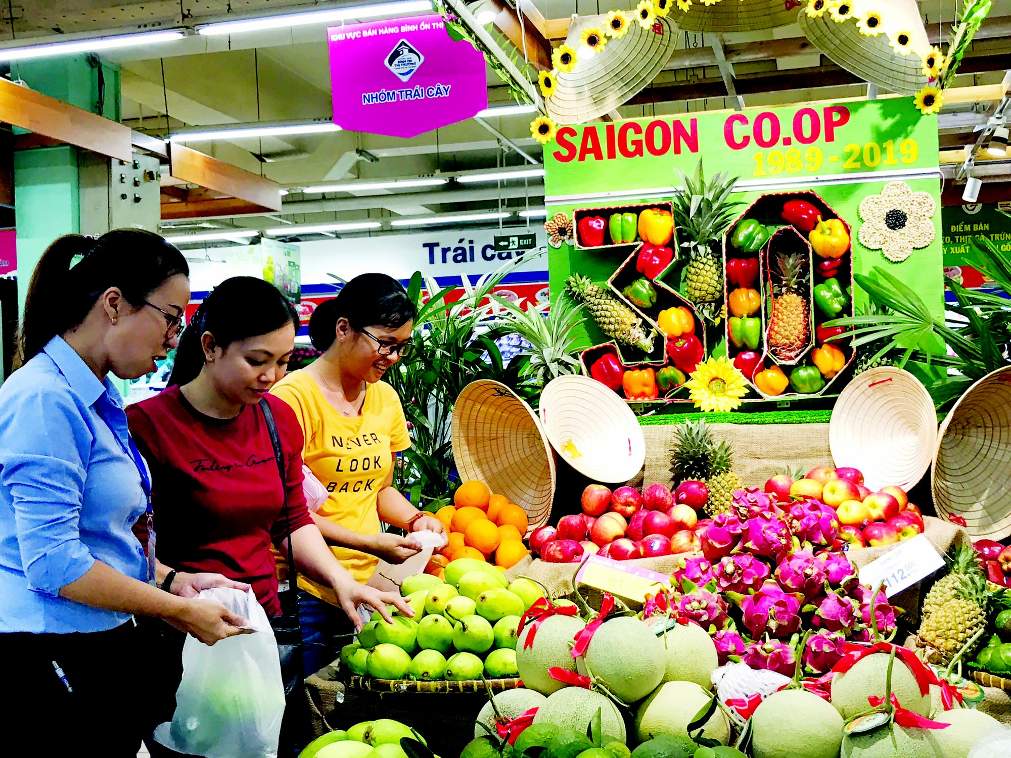 Mua sắm thả ga, không lo “bão” giá - Ảnh 1.