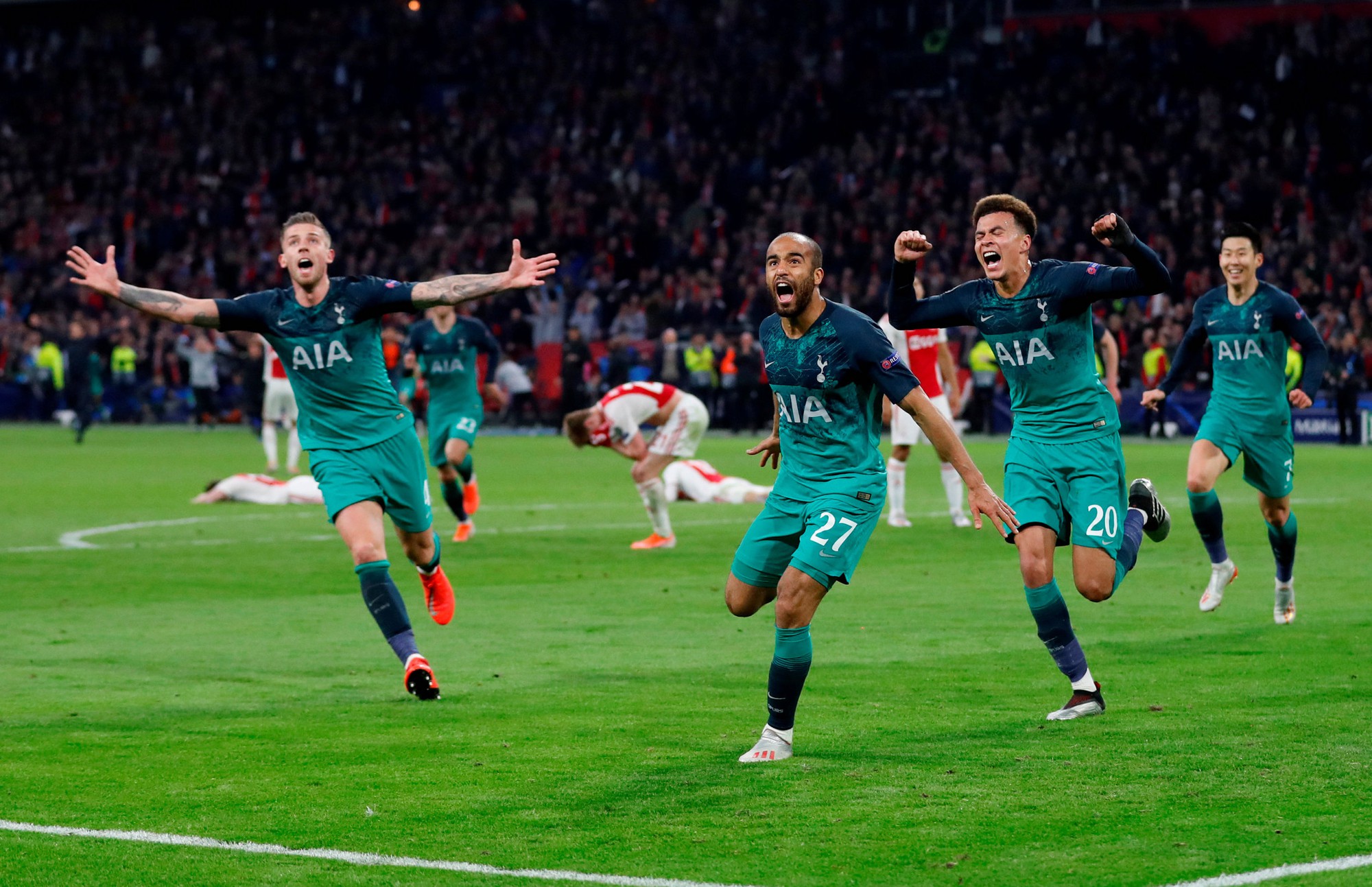 Hat-trick của Lucas Moura đưa Tottenham  ngược dòng kỳ vĩ